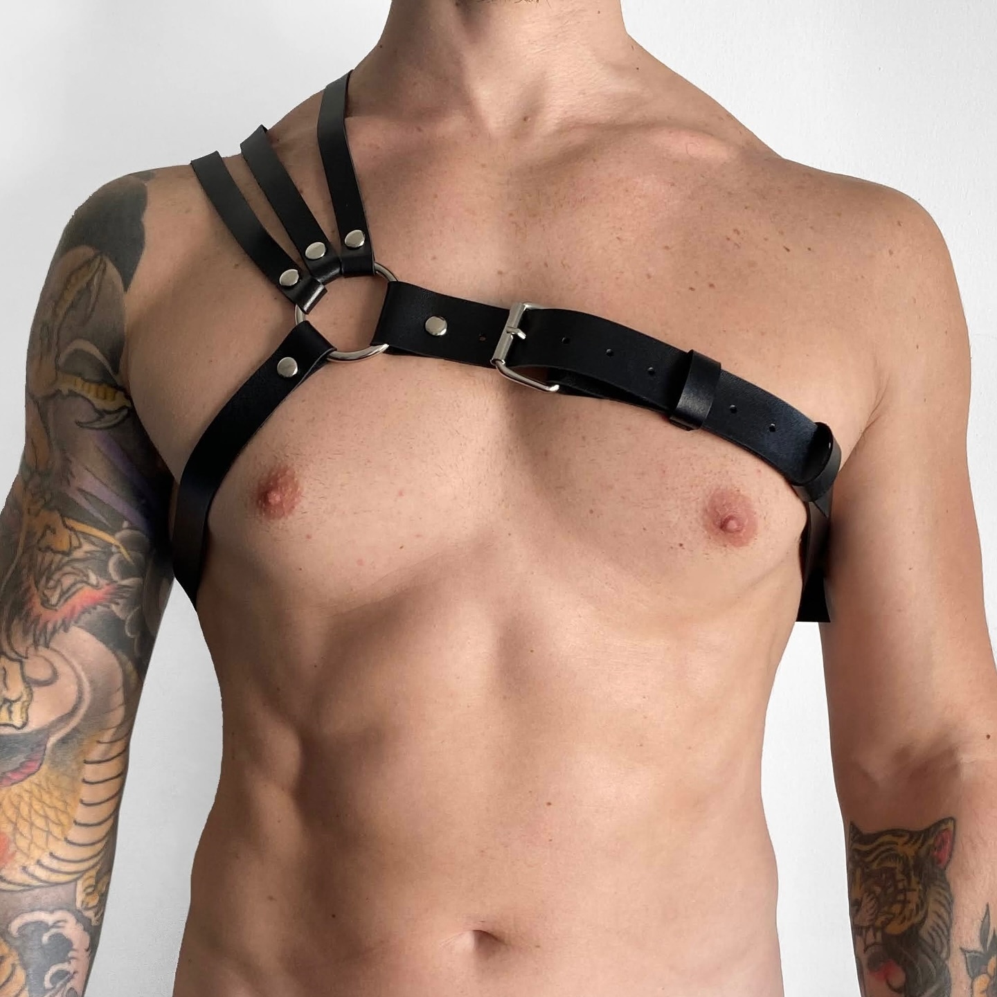 Sexy Herren-Harness aus PU-Led – Leatherwork Fasteners Bewertung und Preis