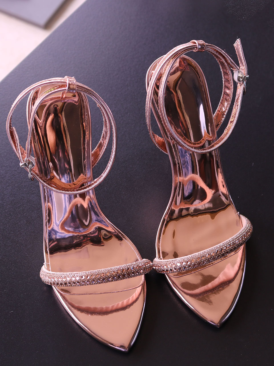 Silberne, spiegellackierte Led – Leather Work Heels Bewertung und Preis