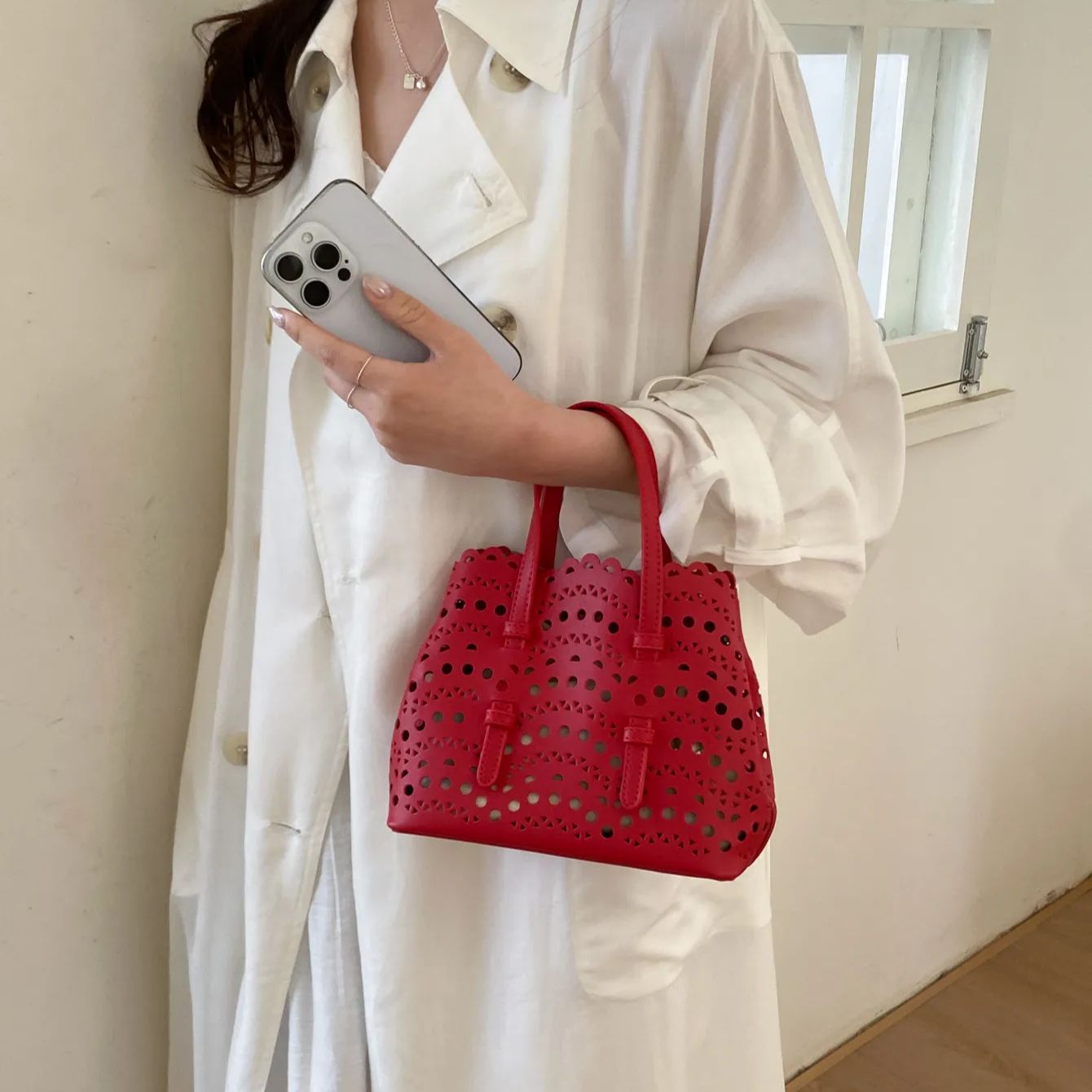 Rote, hohle, bedruckte Umhänge – Leather Work Handbags For Women Bewertung und Preis