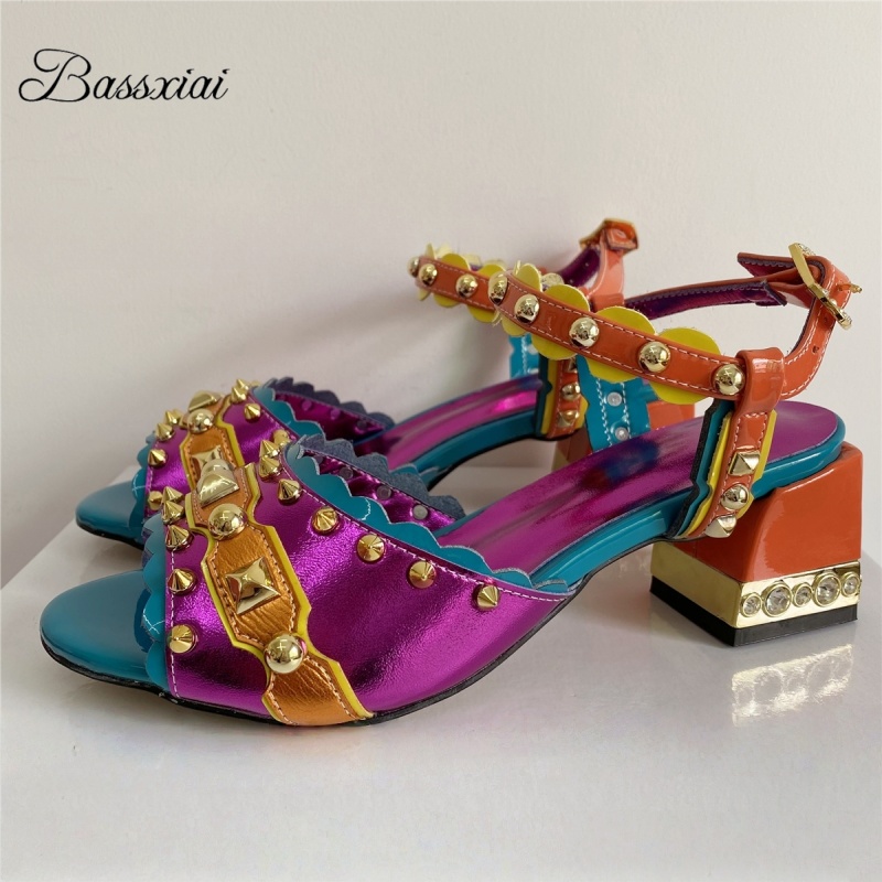 Luxury Rivet T-Strap Sandals W – Leather Work Heels Bewertung und Preis